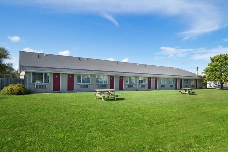 Exterior & Views 2, Huron Coast INN, Bruce