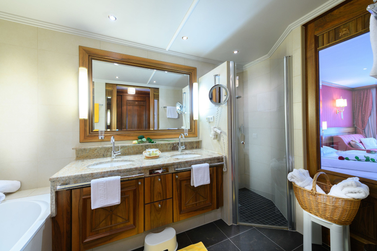 Bathroom 5, Alpenpark Resort, Innsbruck Land