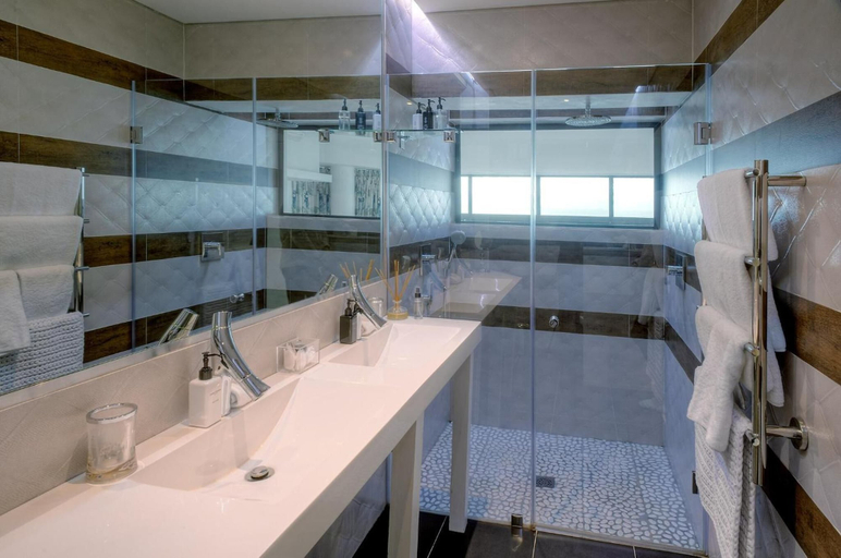 Bathroom 4, Sea Star Cliff, Overberg
