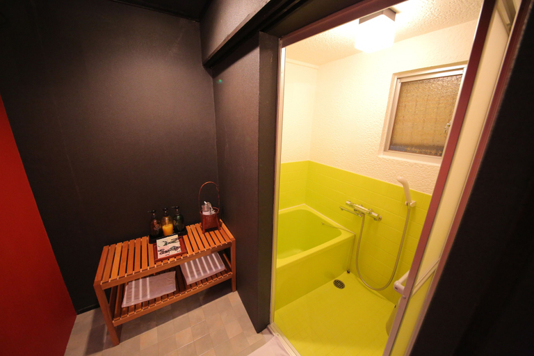 Bathroom, Kyomachiya Nijojo-an, Kyoto