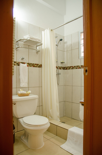 Bathroom 4, Alicia's Inn