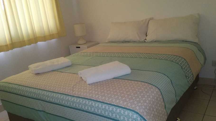 Bedroom 3, Le Lavandou Holiday Apartments, Gold Coast