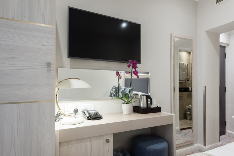 Bathroom 5, Blandford Hotel, London