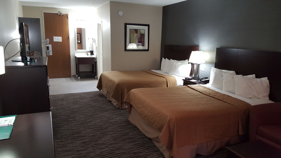 Bedroom 3, Danbury Inn & Suites, Fairfield