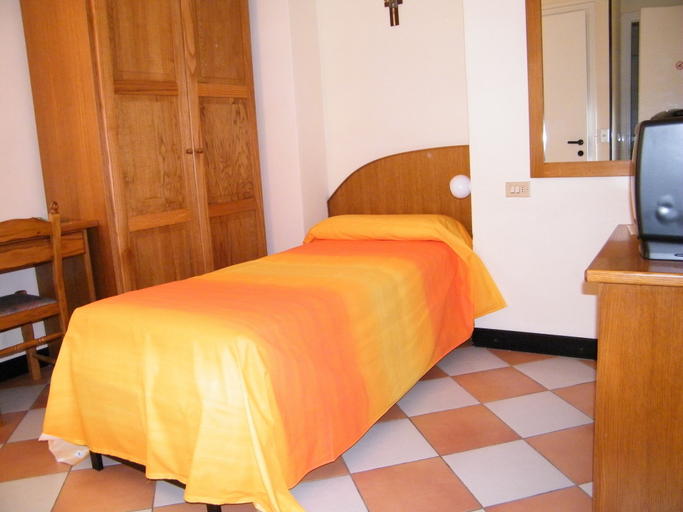 Bedroom 2, Hotel Montecodeno, Lecco