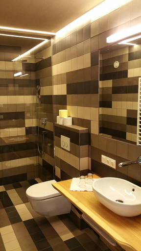 Bathroom 3, SUN Matrei Apartments, Lienz