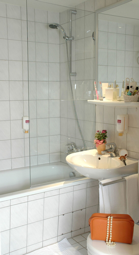 Bedroom 5, Mercure Hotel Bad Homburg Friedrichsdorf, Hochtaunuskreis