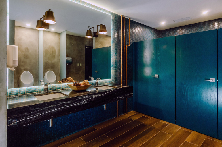 Bathroom 4, Isla Verde Hotel, Escazú