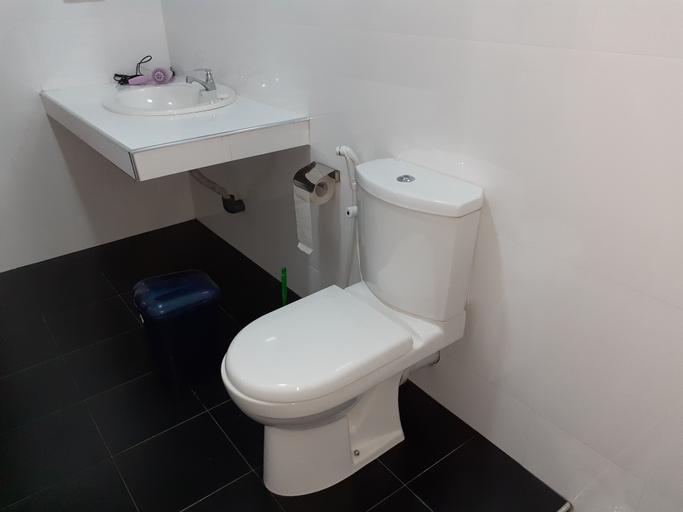 Bathroom 2, Serene Home Stay, Embilipitiya