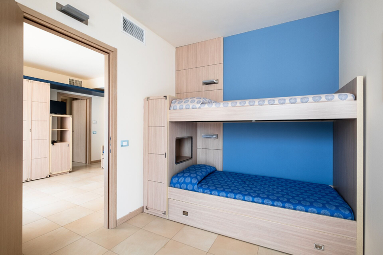 Bedroom 3, Canado Club Family Village, Livorno
