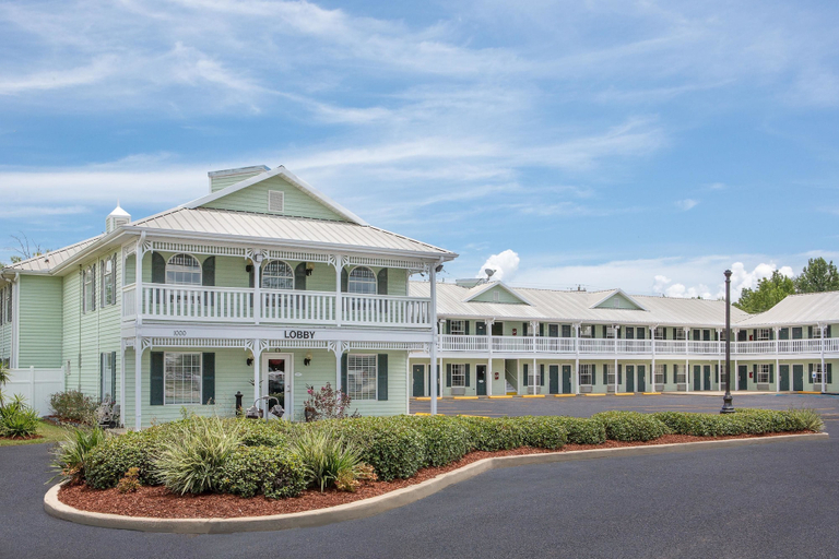 Exterior & Views