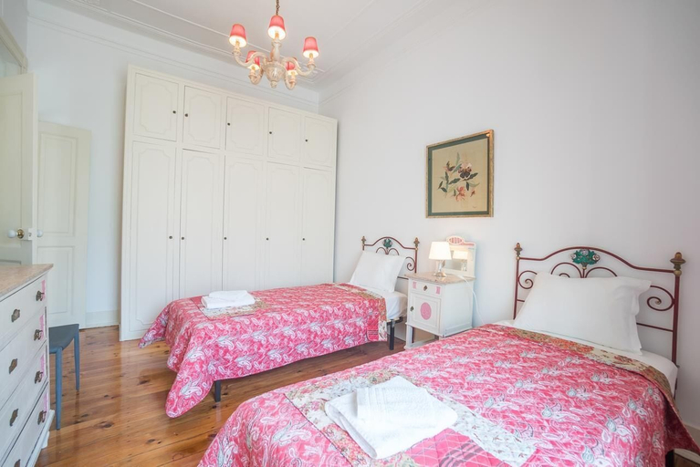 Bedroom 2, Campo Pequeno 3 Bedroom Apartment, Lisbon