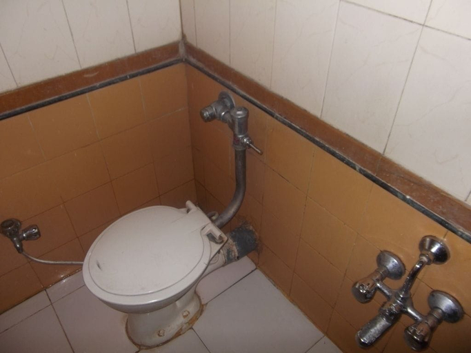 Bathroom 3, Hotel Palms, Thane