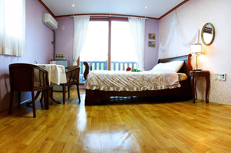 Bedroom 2, Mari Sea Ever Pension, Donghae