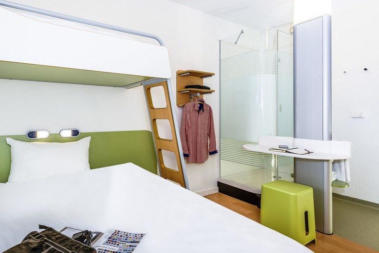 Bedroom 4, ibis budget Bordeaux Aeroport, Gironde