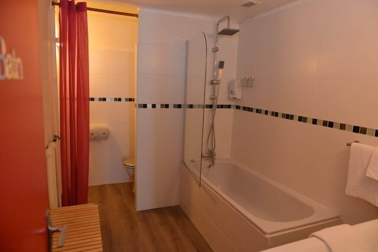 Bathroom 5, Hôtel Colisée Verdun, Hérault