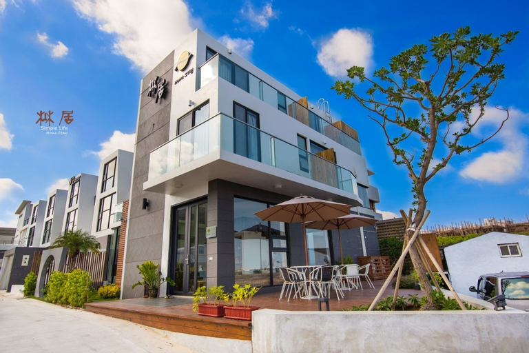 Exterior & Views