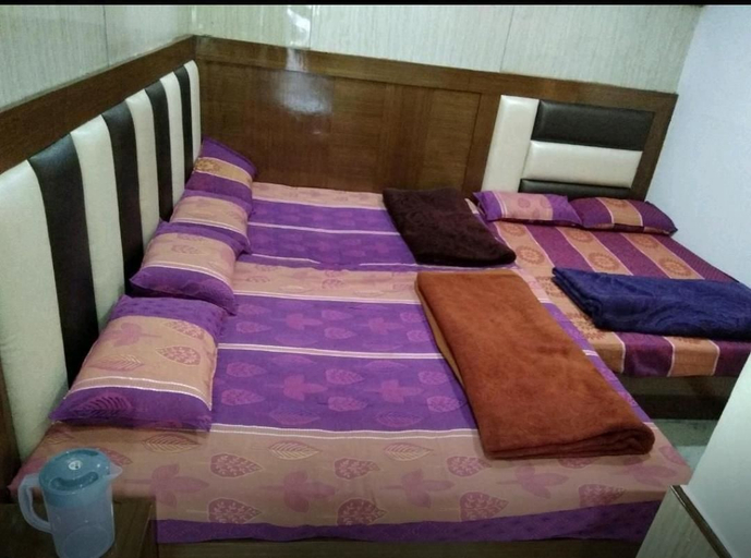 Bedroom 2, Hotel Silver Palace - Hostel, West