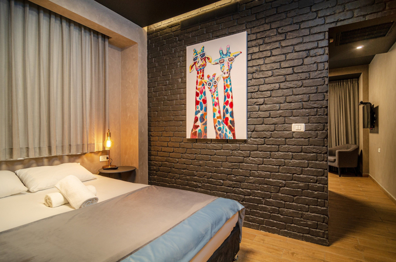 Bedroom 5, Beer Garden Hotel