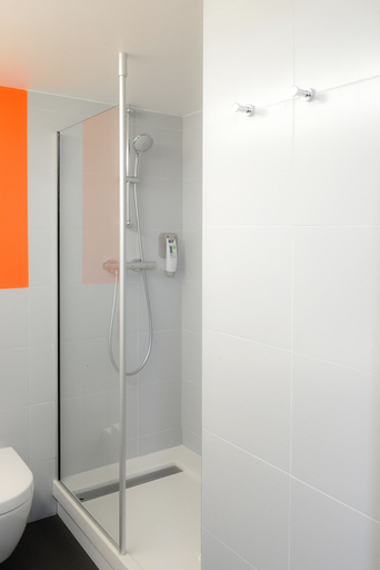 Bathroom 3, ibis Styles Caen Centre Gare, Calvados