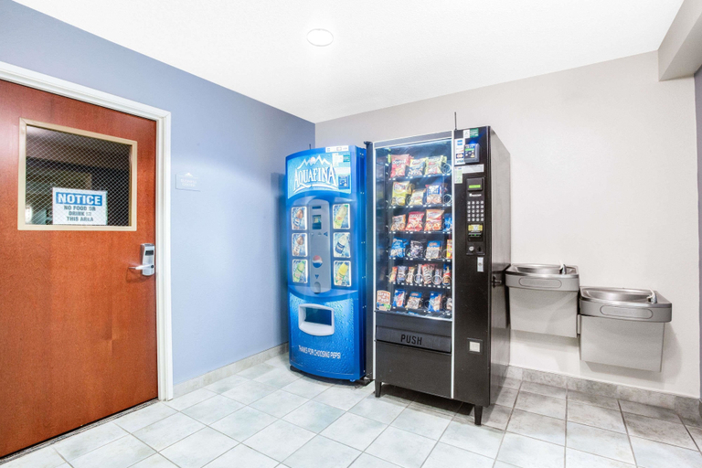 Food & Drinks 5, Microtel Inn & Suites by Wyndham Bath, Steuben