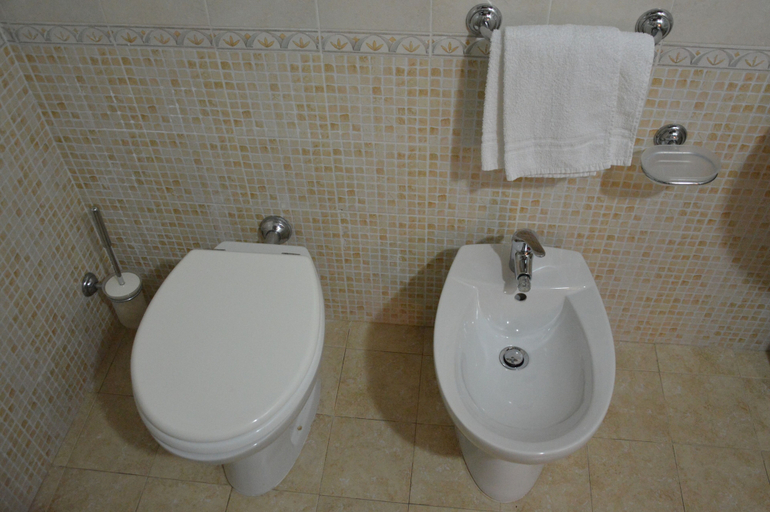 Bathroom 3, Masseria La Chiusa, Palermo