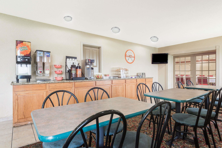 Food & Drinks 5, Howard Johnson by Wyndham Springfield, Hampden