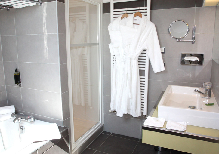 Bathroom 4, La Ferme De Bourran, Aveyron
