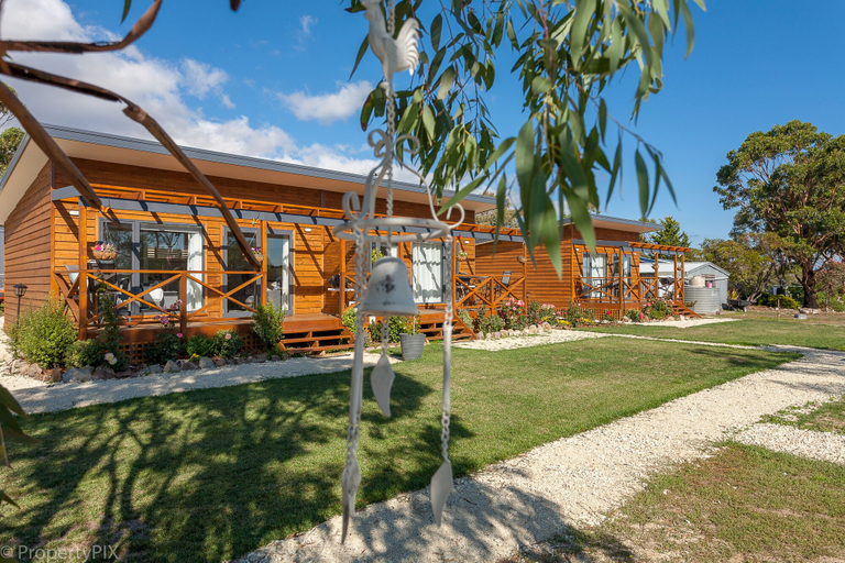 Others 5, Harrison Grove, Sorell