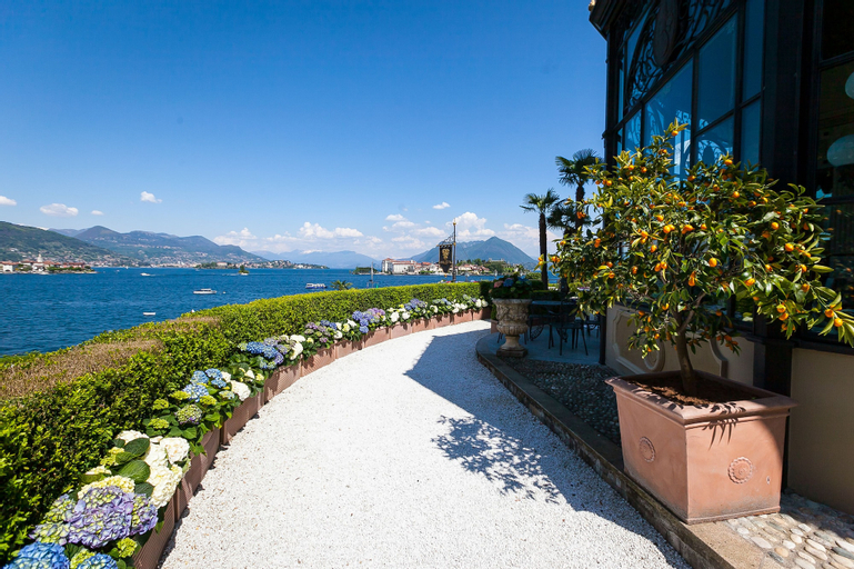 Exterior & Views 25