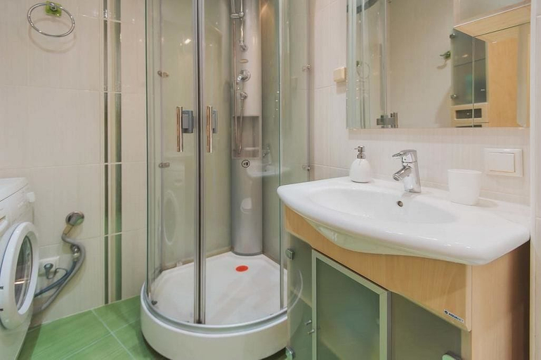 Bathroom 4, GM Apartment Bryanskaya 12, Central