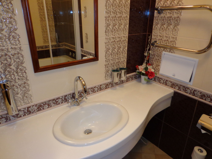 Bathroom 3, Garni Hotel, Minsk