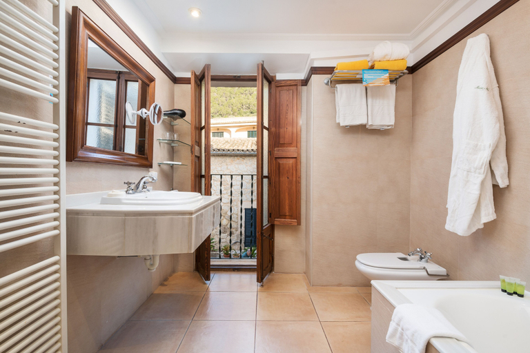 Bathroom 4, Hotel Rural Monnaber Nou & SPA, Baleares