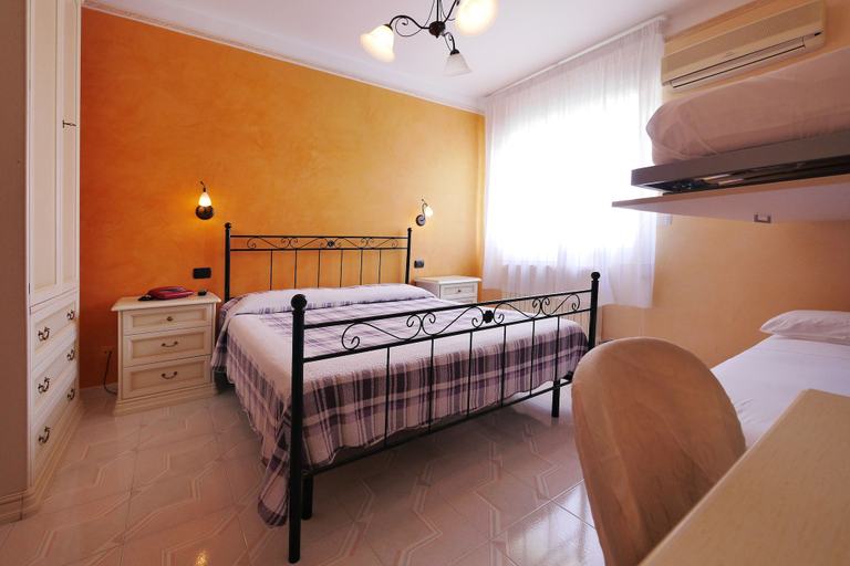 Bedroom 3, Hotel Mediterraneo, Lecce