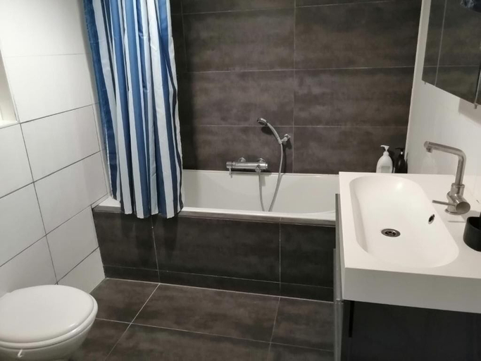 Bathroom 3, All you need a comfy place, Amsterdam