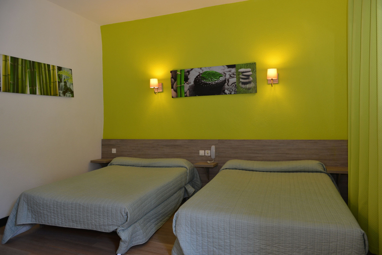 Bedroom 3, Hôtel Colisée Verdun, Hérault