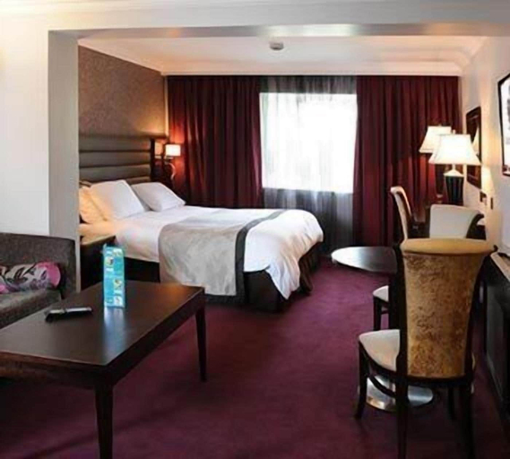 Bedroom 2, Greville Arms Hotel