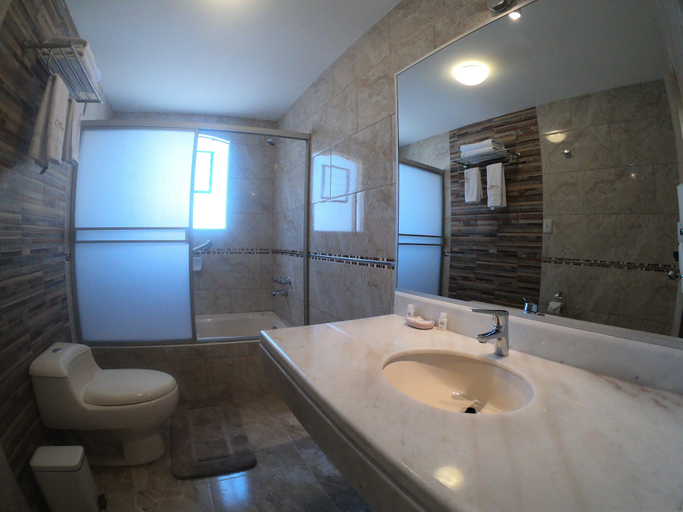 Bathroom 5, Sol Plaza Hotel, Puno