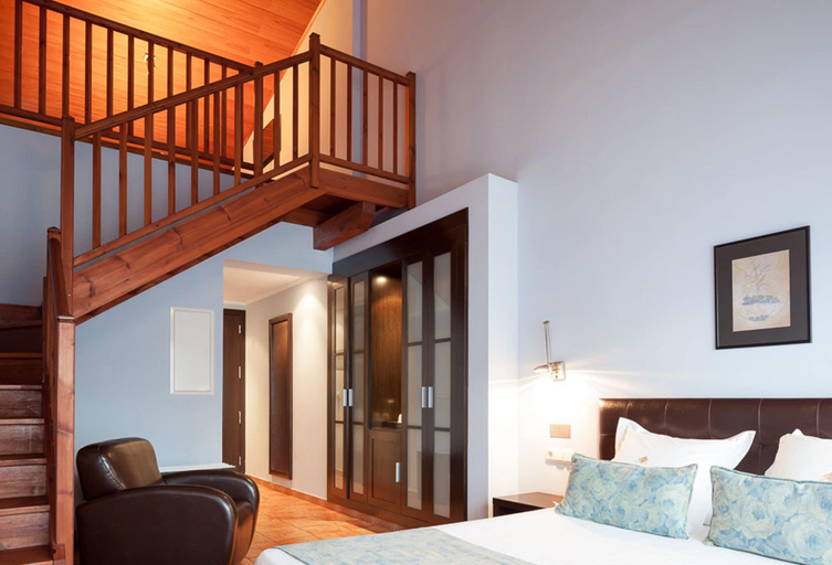 Bedroom 3, Hotel Vall De Bas, Girona