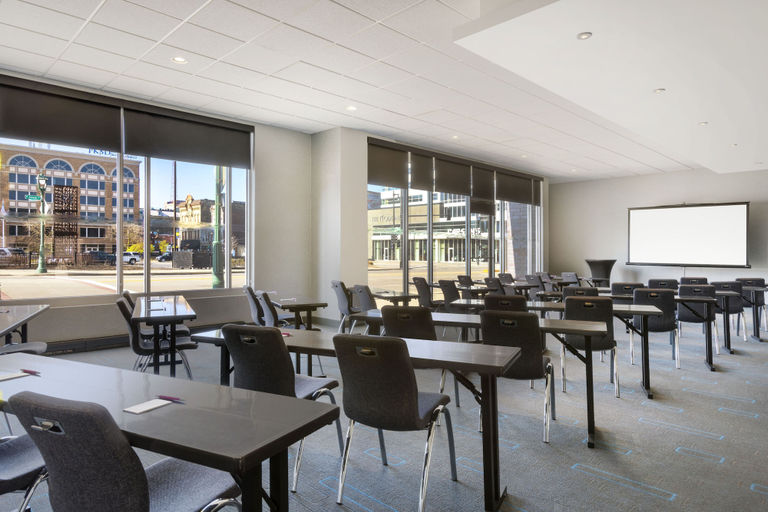 Food & Drinks 5, Aloft by Marriott Milwaukee Downtown, Milwaukee