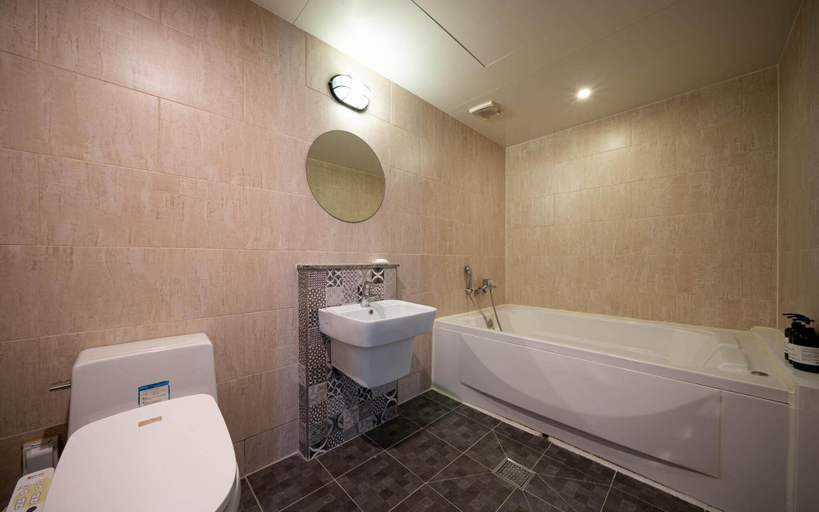 Bathroom 5, Changwon Myeongseodong Play, Changwon