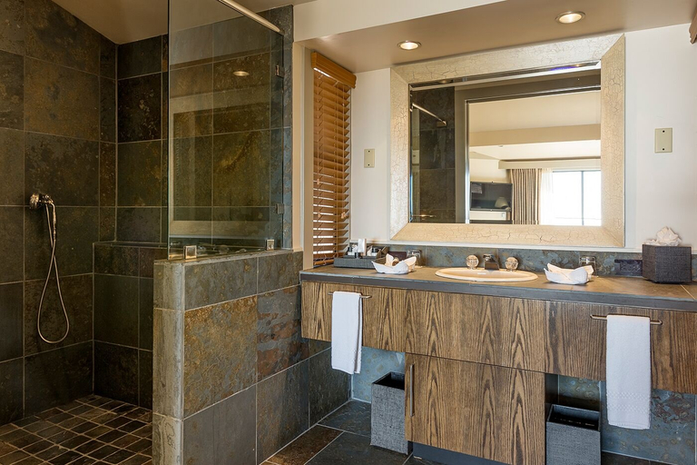 Bathroom 5, Heritage House Resort & Spa, Mendocino