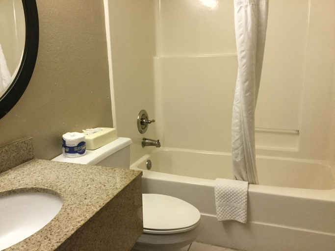 Bathroom 4, Super 8 by Wyndham Waycross GA, Ware