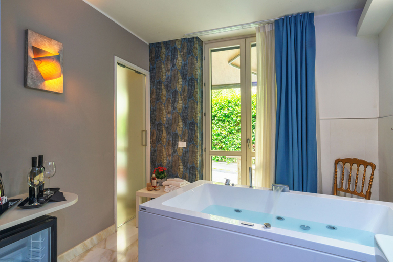 Bathroom 5, Etruria Relais and Wine, Rome