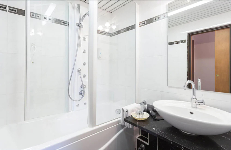 Bathroom 5, Sporthotel Cristall, Innsbruck Land