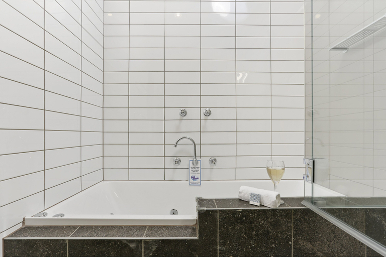 Bathroom 4, Tasman Holiday Parks - Easts Beach, Kiama