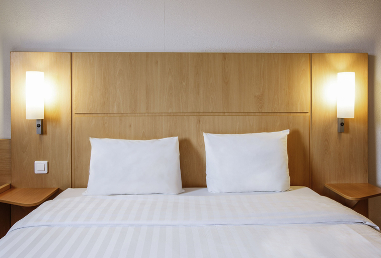 Bedroom 4, ibis Etampes, Essonne