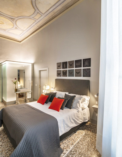 Bedroom 2, Casa Botticelli, Florence