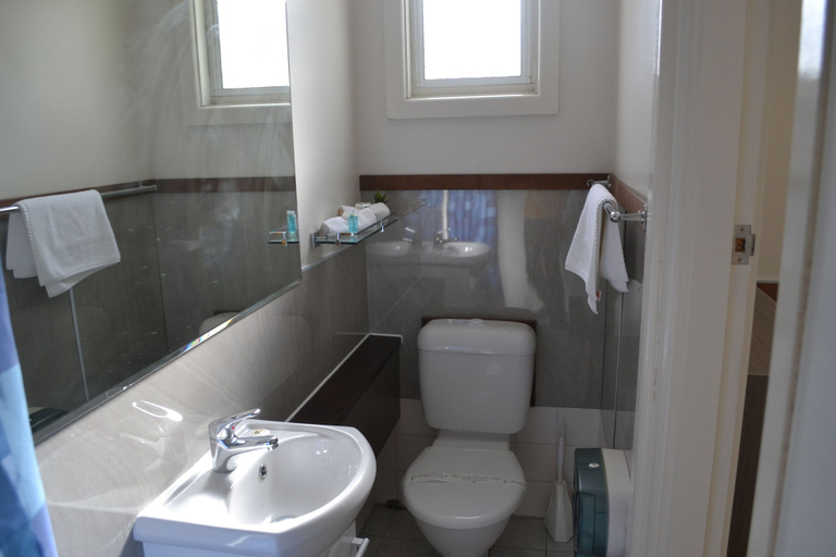 Bathroom 4, Hobart Tower Motel, Hobart