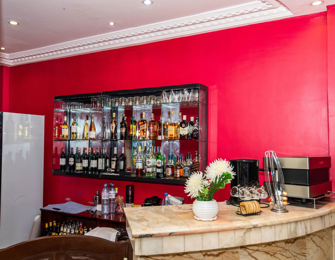 Food & Drinks, ISIS HOTEL, Mfoundi